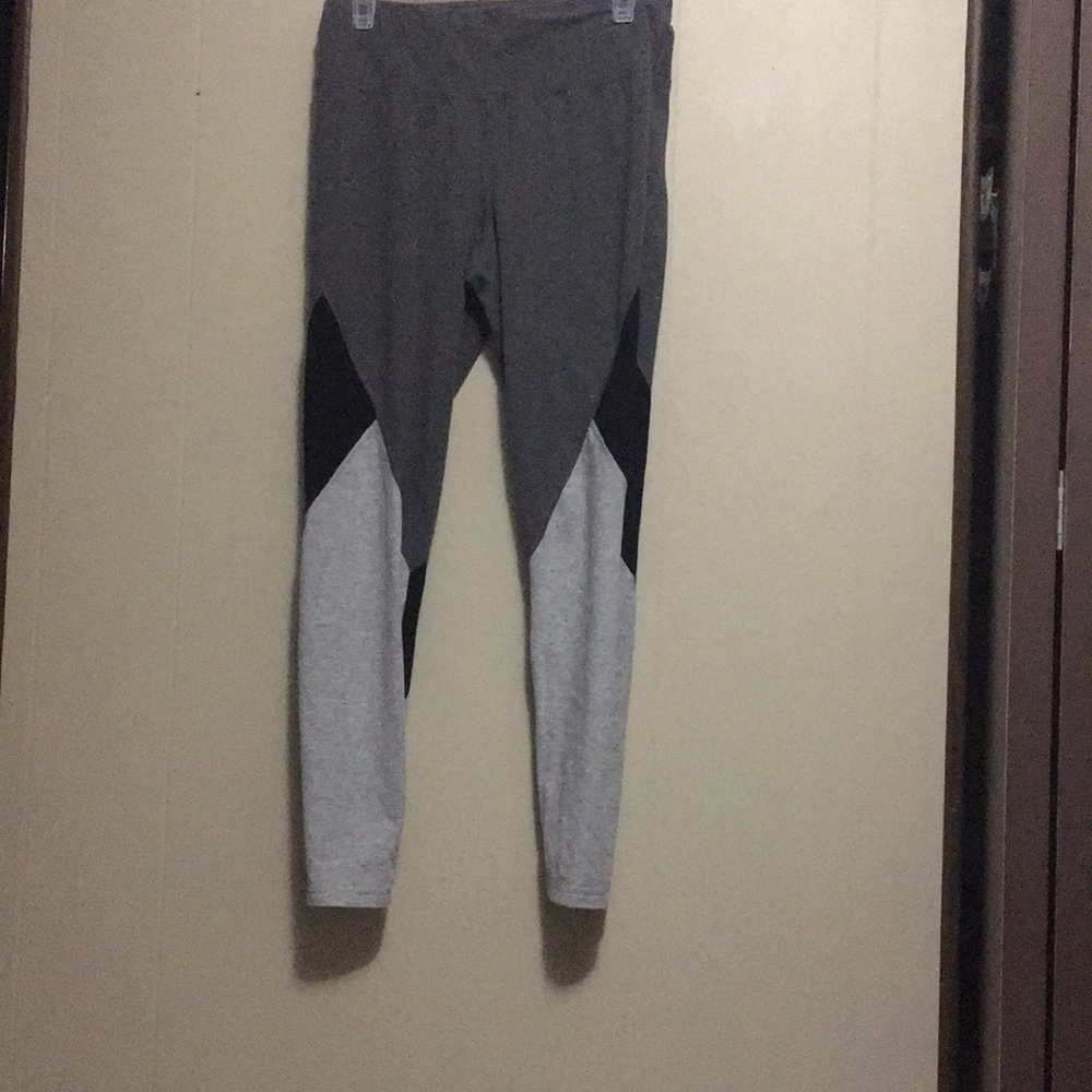 Athletic leggings